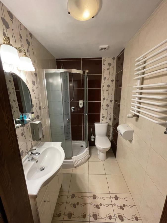 Hotel Tyrol I Restauracja Zycie Gruzji Osielsko Kültér fotó
