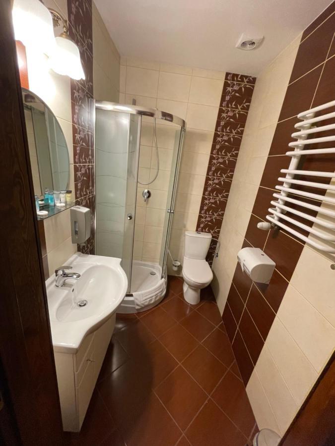 Hotel Tyrol I Restauracja Zycie Gruzji Osielsko Kültér fotó