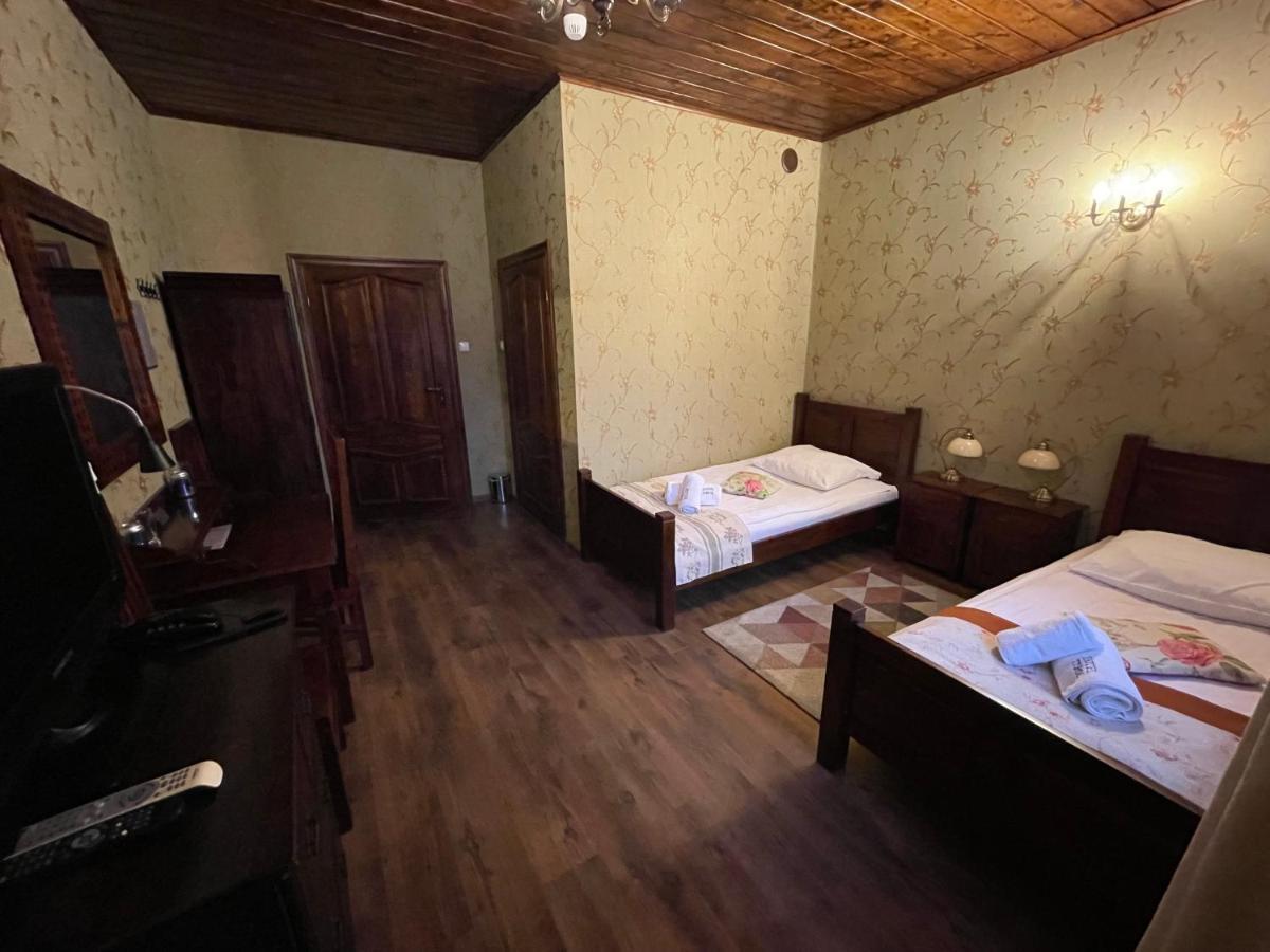 Hotel Tyrol I Restauracja Zycie Gruzji Osielsko Kültér fotó